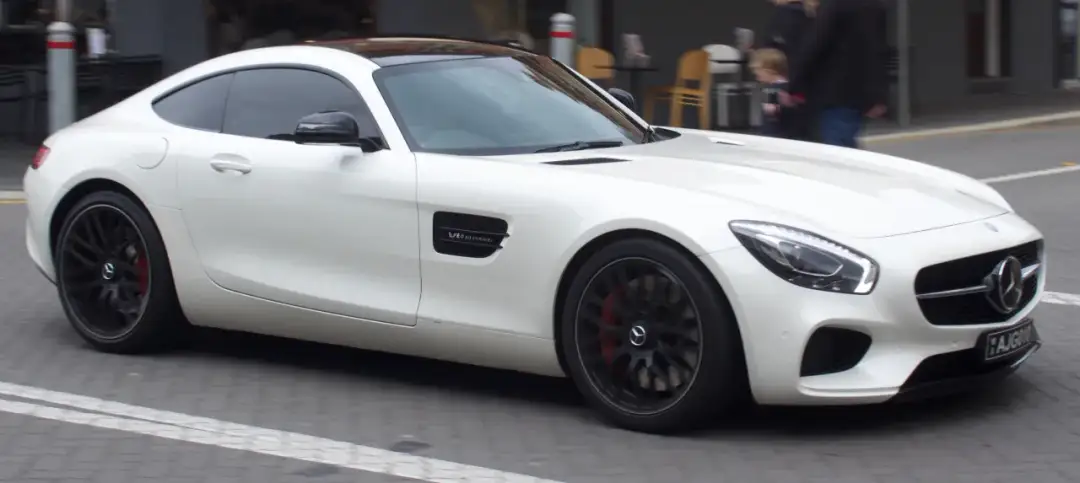 Mercedes-Benz AMG GT S - wyjątkowe osiągi i porównanie z Porsche 911