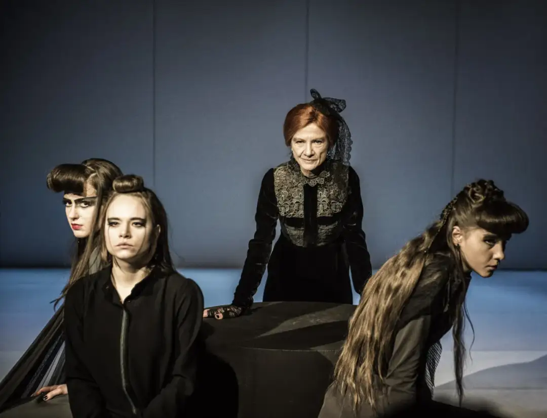 Dom Bernardy Alba - Recenzja poruszającej inscenizacji w Teatrze Nowym