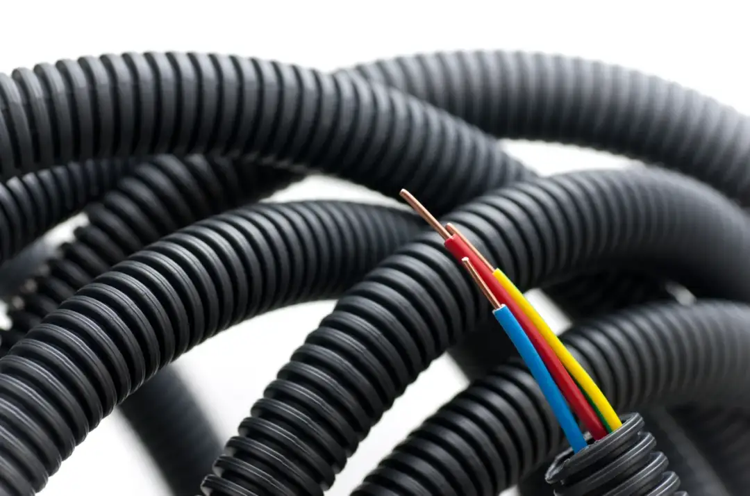 Systemy mocowania – niezawodne rozwiązania dla porządku i bezpieczeństwa instalacji