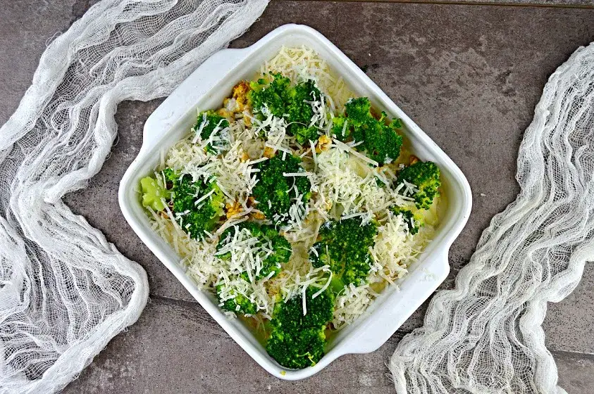 Zdrowa zapiekanka z brokułami fit - przepis na niskokaloryczne danie