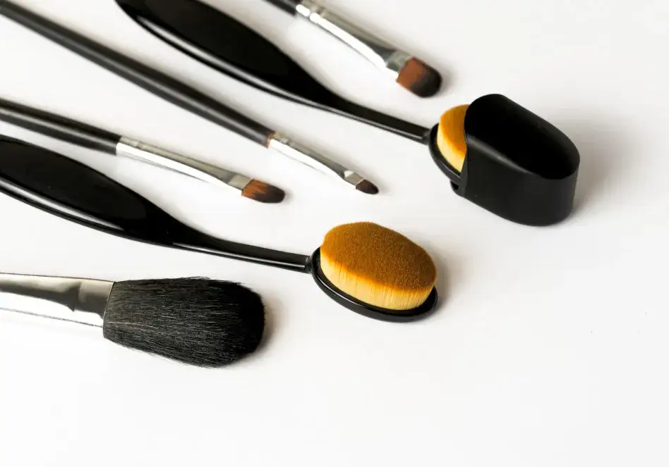 Szczotka do makijażu: Jak wybrać i używać dla idealnego efektu