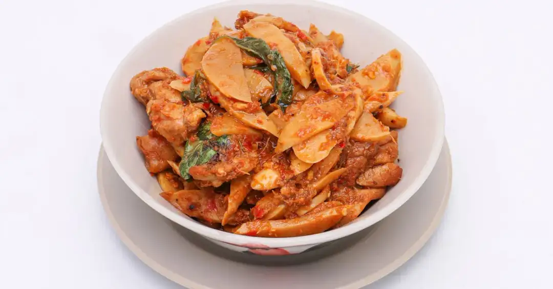 Zanurz się w smaku Tajlandii z kurczakiem w zielonym curry na obiad