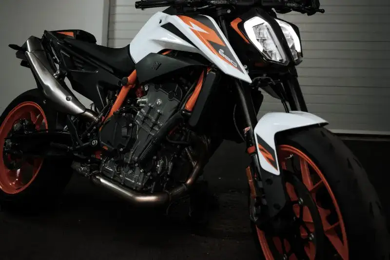 Wymiana oleju w motocyklu co 2 lata: czy to bezpieczne dla silnika?