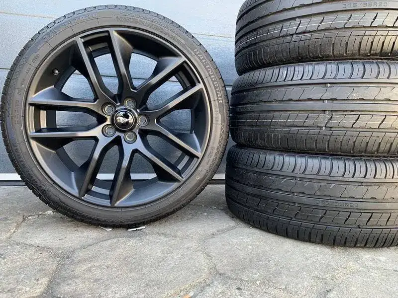 Jakie opony do Mustanga GT wybrać: najlepsze modele i rozmiary 2025