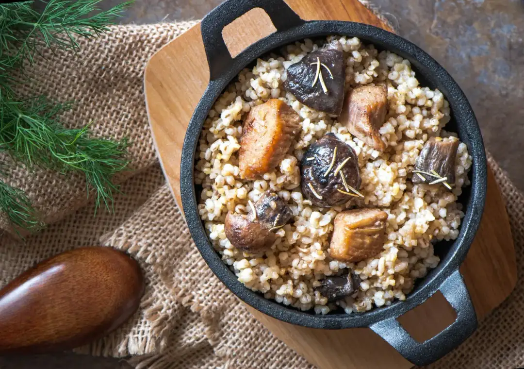 Poznaj idealny przepis na kaszotto z pieczarkami i kurczakiem