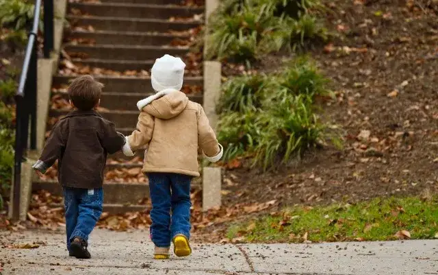 Ochrona przed ospą: Czy dziecko z rodziny może iść do przedszkola?