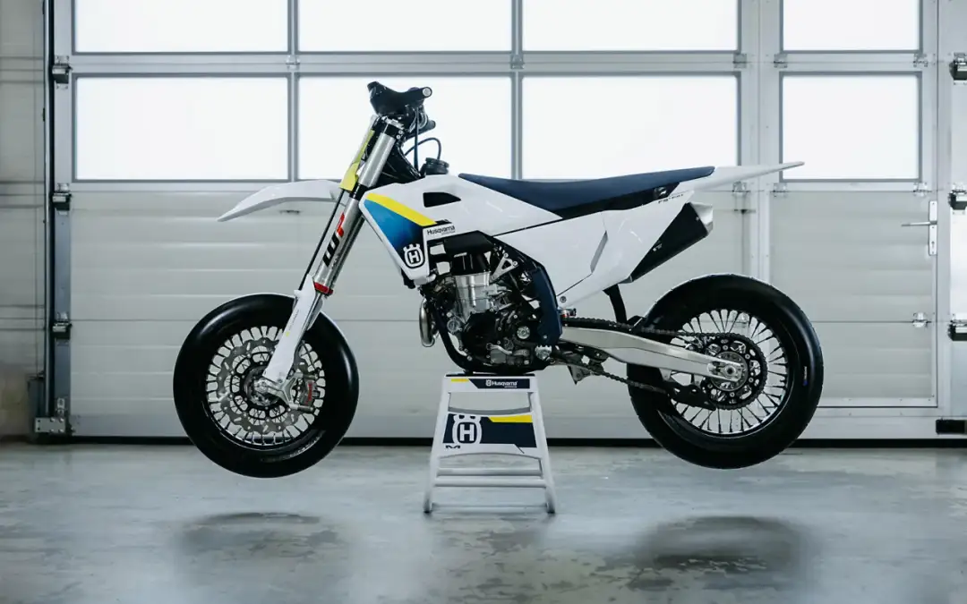 Husqvarna 125 supermoto - porównanie modeli i ich osiągi w praktyce