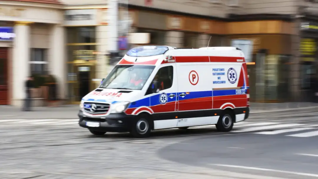Co oznaczają litery na karetce pogotowia? Zrozum ich znaczenie