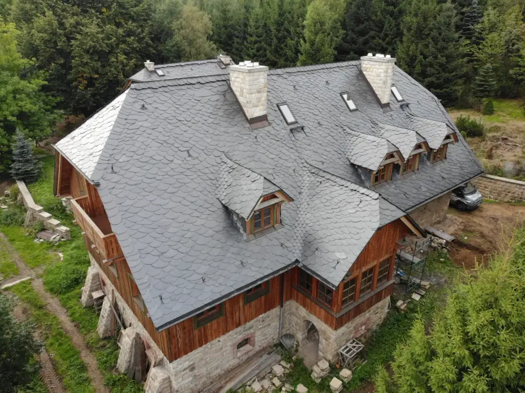 Cena łupka kamiennego - ile kosztuje i od czego zależy?