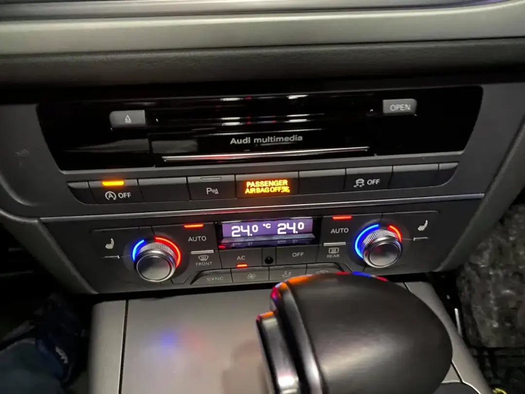 Kluczyk w Audi A6 C7 nie działa? Zobacz gdzie go przyłożyć awaryjnie