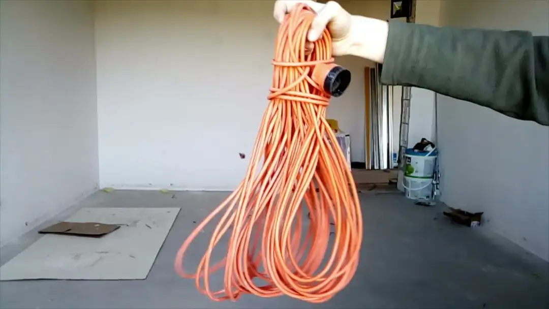 Jak zwijać kable, aby uniknąć uszkodzeń i utrzymać porządek