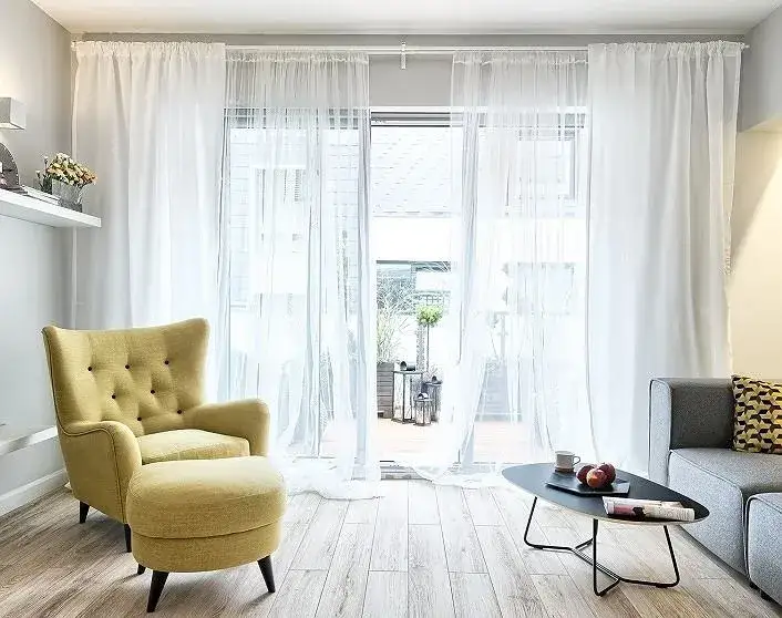 Jakie firanki do salonu - stylowe wybory, które odmienią wnętrze