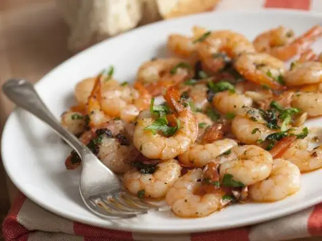 Jakie przyprawy do krewetek wzbogacą Twój ulubiony przepis na owoce morza