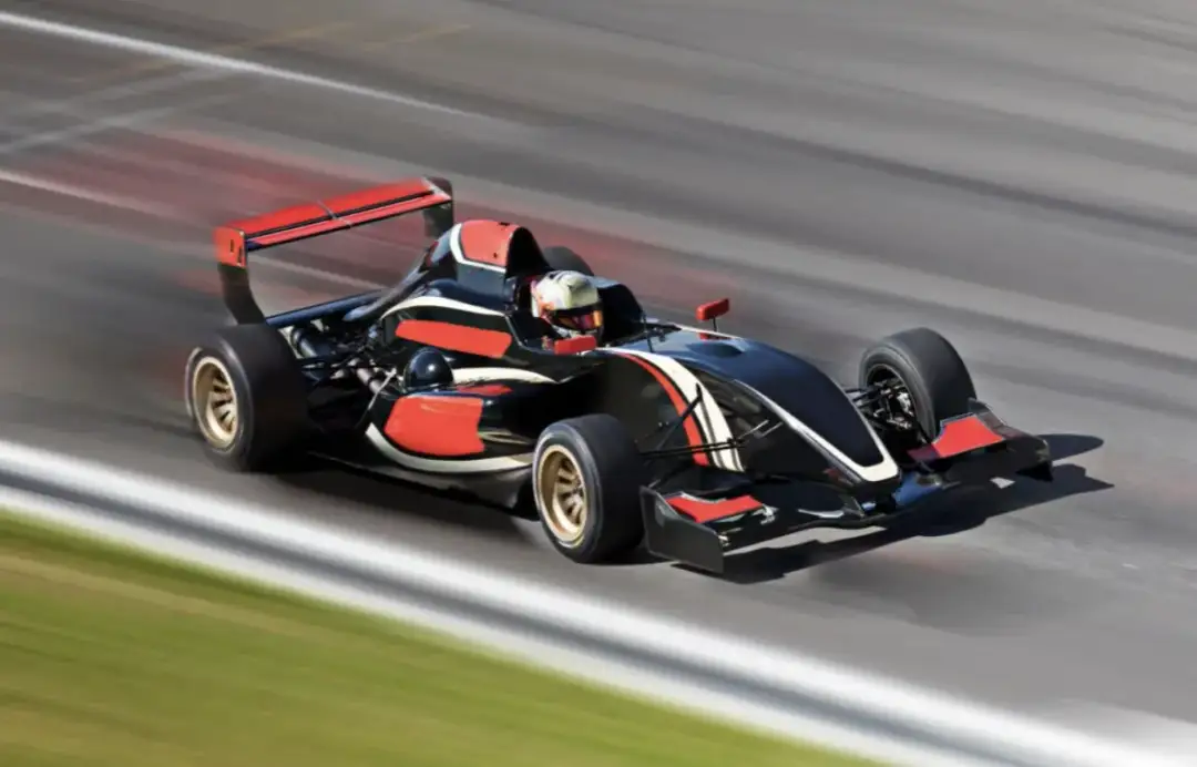 Dlaczego sporty motorowe napędzają innowacje cyfrowe