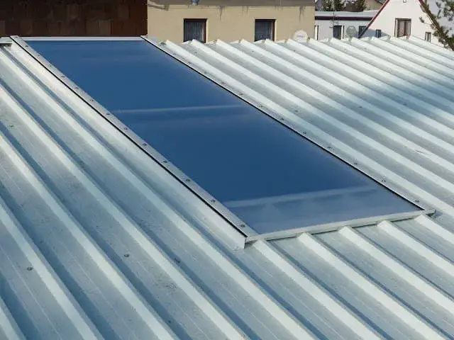 Świetlik dach płaski: Jak skutecznie doświetlić wnętrze domu?