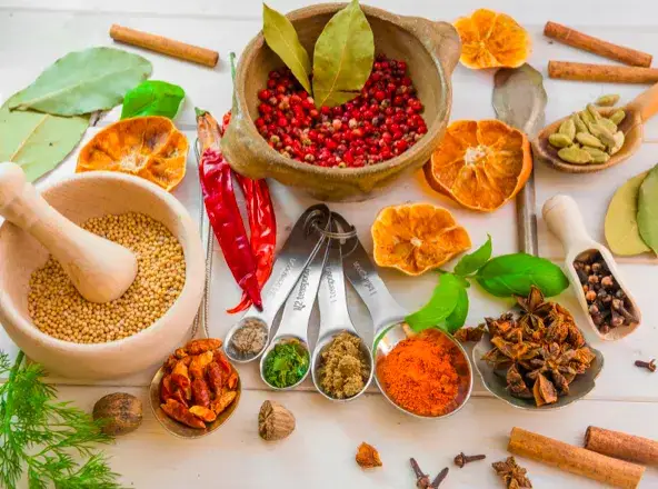 7 zdrowych przypraw, które muszą znaleźć się w twojej kuchni
