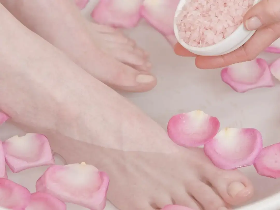 Jak dbać o paznokcie u nóg? 8 skutecznych technik pielęgnacji