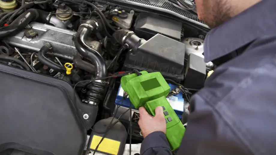 Słaby akumulator objawy diesel - jak rozpoznać problemy z silnikiem?