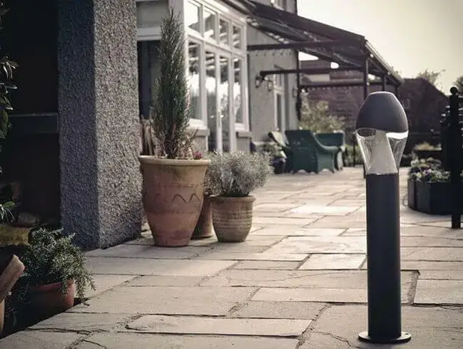 Jak prawidłowo rozmieścić oświetlenie podjazdu – optymalne odstępy i porady