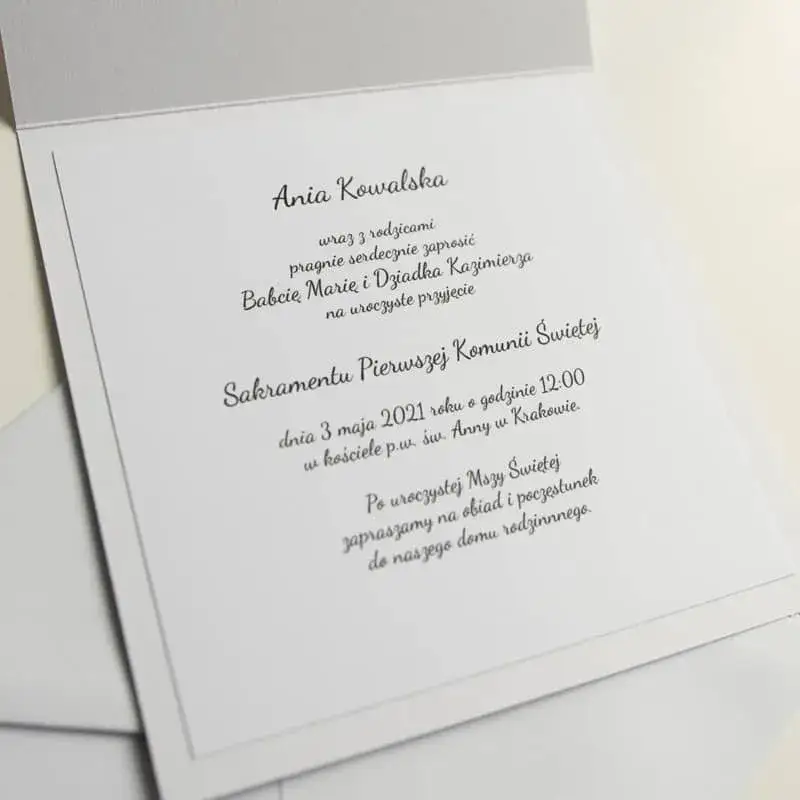 Jak napisać idealne zaproszenie na komunię? Sprawdź proste i eleganckie sposoby