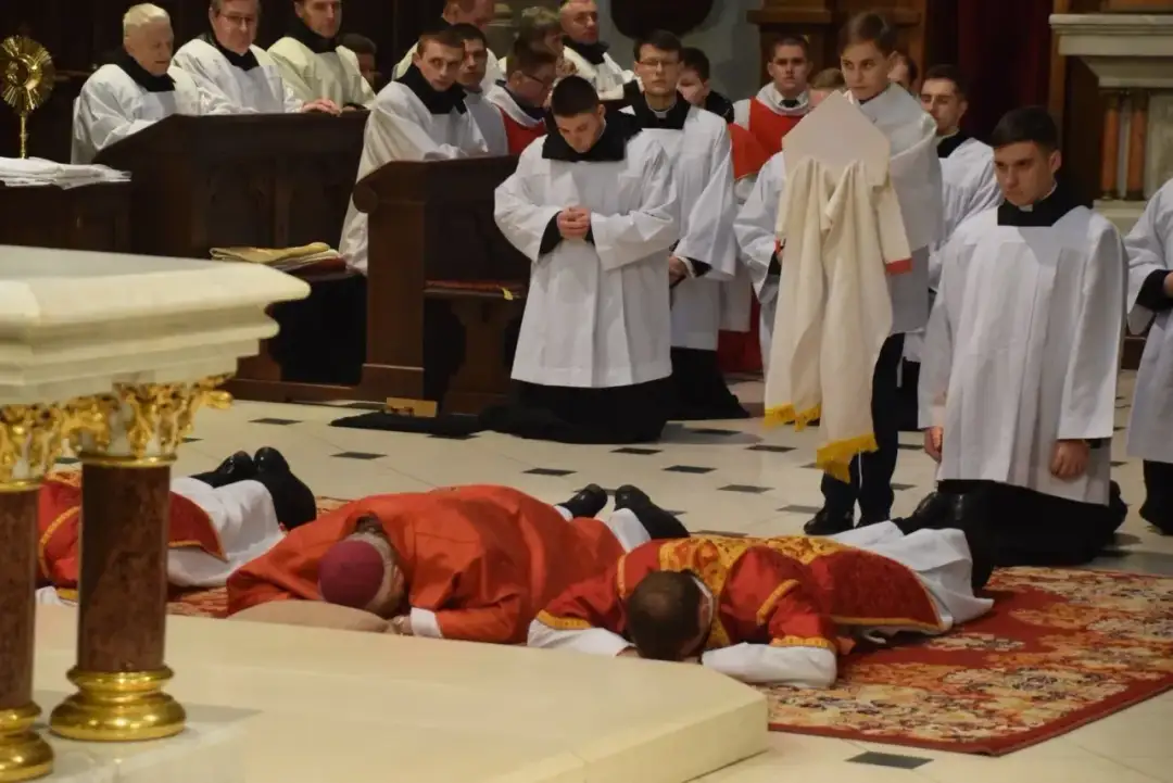 Czy w Wielki Piątek jest spowiedź? Sprawdź godziny w parafiach