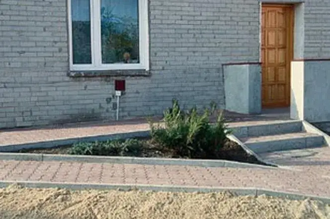 Jak załatwić podjazd dla osoby niepełnosprawnej - Kluczowe informacje i porady