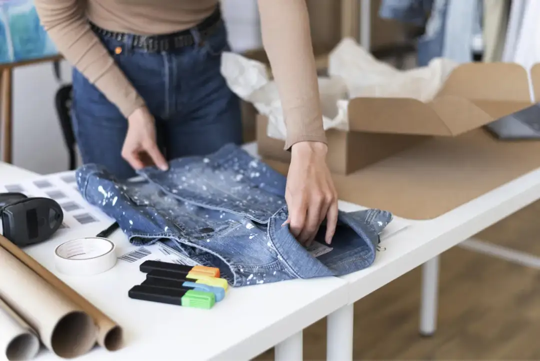 Jak przerobić stare ubrania na modne i zaoszczędzić pieniądze