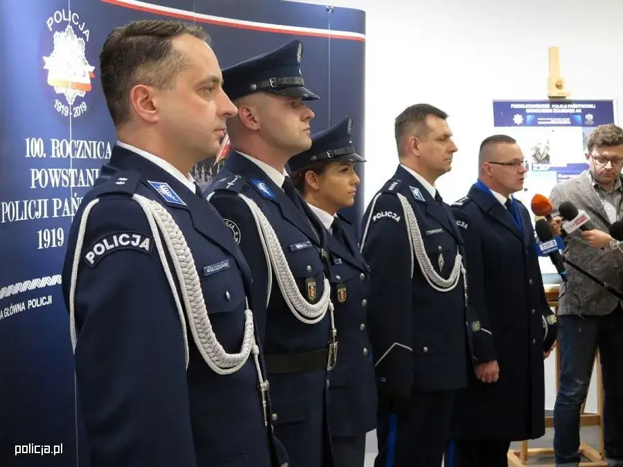 Poznaj prawdziwą historię policji w Polsce: od tradycji do nowoczesności