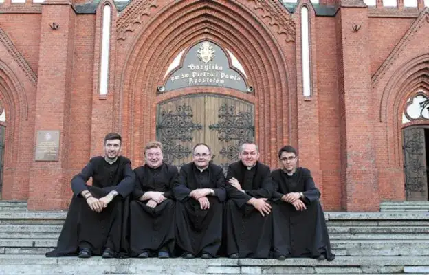 Ks Stefan Leśniewski: proboszcz i duszpasterz poznaj jego posługę w Płoszowie