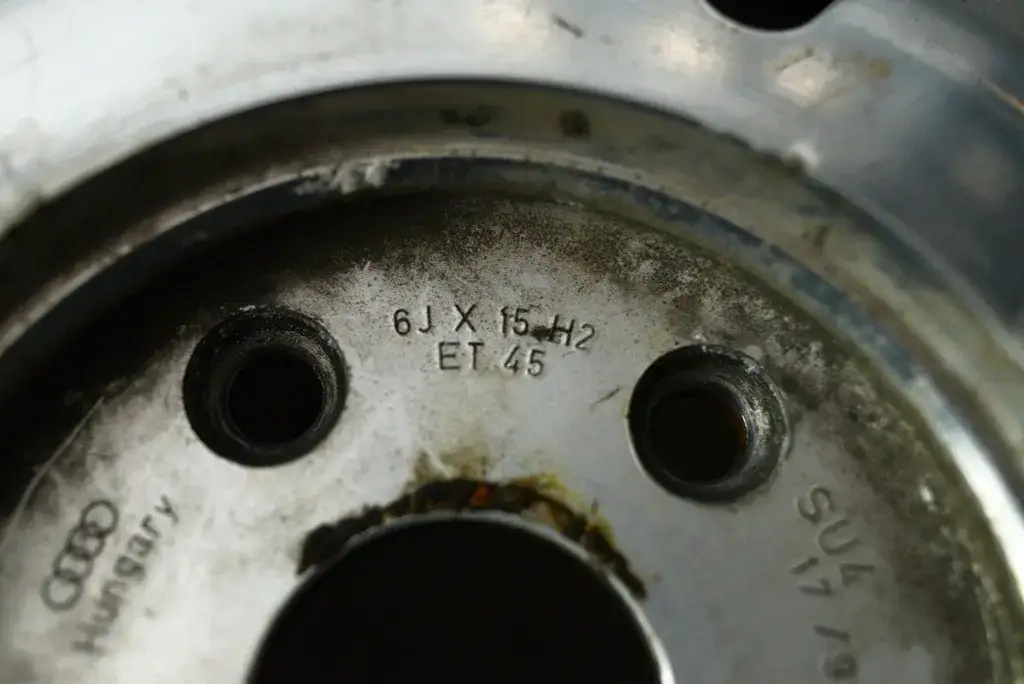 Gdzie na feldze jest napisany rozstaw śrub - kompletny poradnik pomiarów