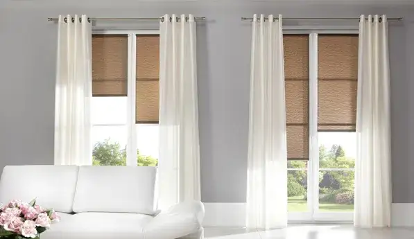 Jakie karnisze do salonu wybrać, aby uniknąć błędów w aranżacji?
