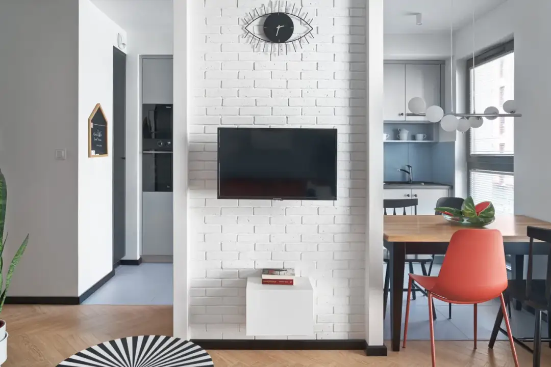 Jak umeblować salon z kuchnią, aby uniknąć chaosu i zyskać przestrzeń