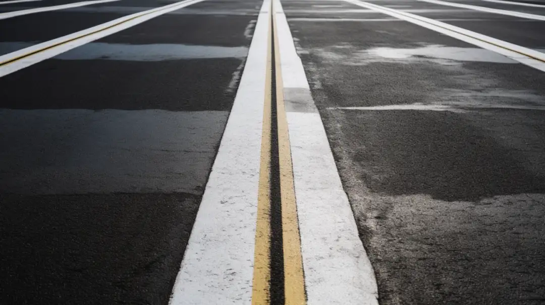 Linia P-4 - Znak podwójnej ciągłej linii