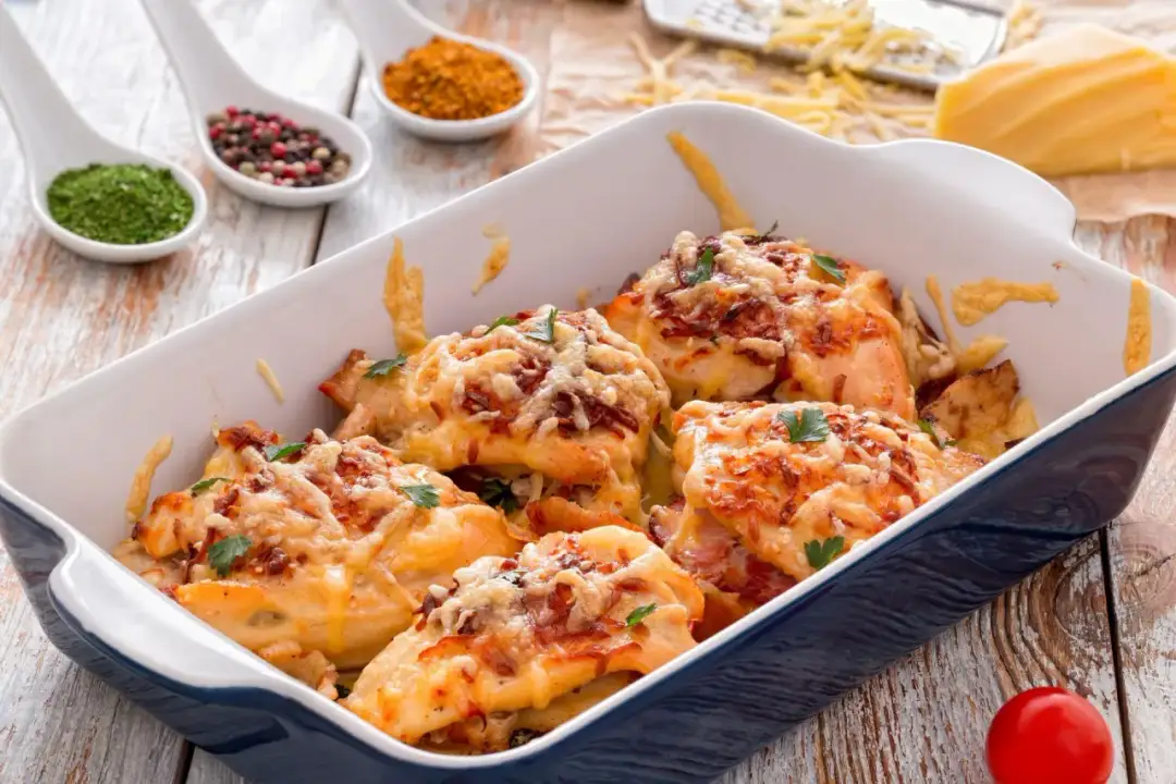 Jak upiec filet z kurczaka w piekarniku, aby był soczysty i smaczny