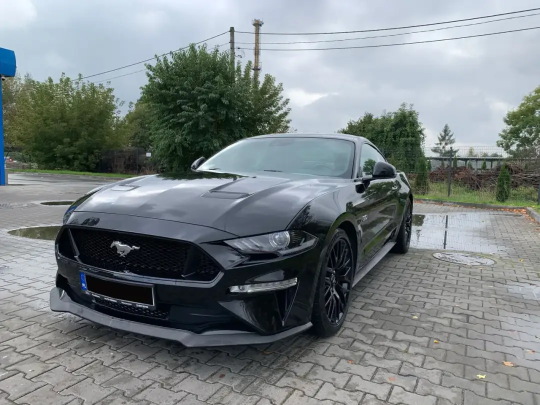 Ile kosztuje wypożyczenie Mustanga: kompletny cennik i porównanie modeli