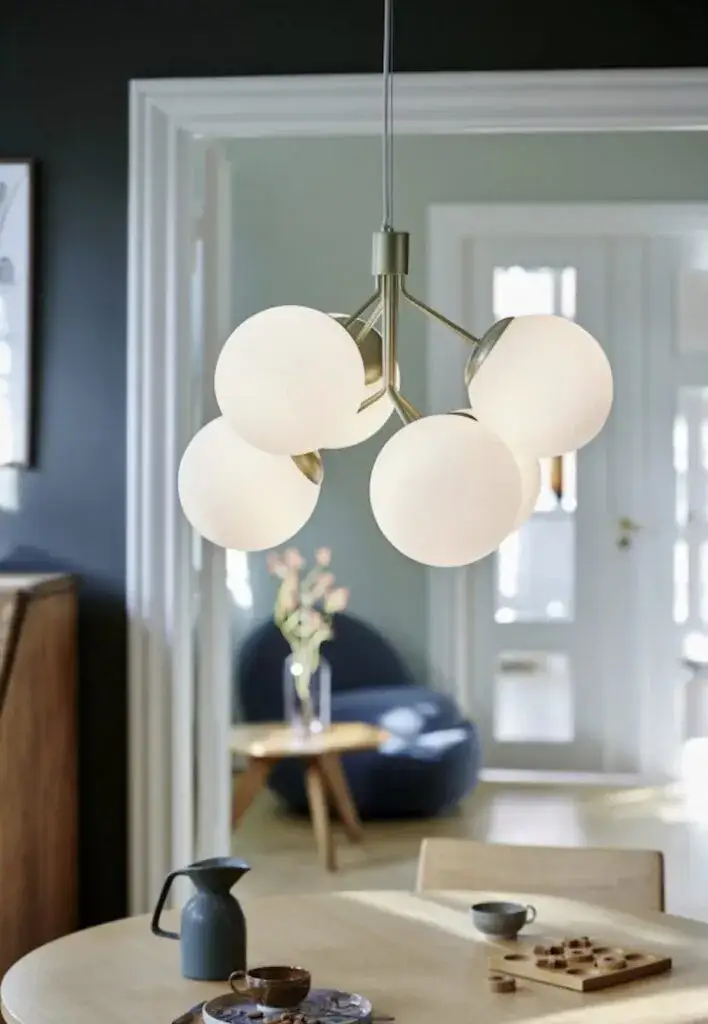 Jaki żyrandol do salonu: wybierz idealny styl i uniknij błędów Jaki żyrandol do salonu: wybierz idealny styl i uniknij błędów