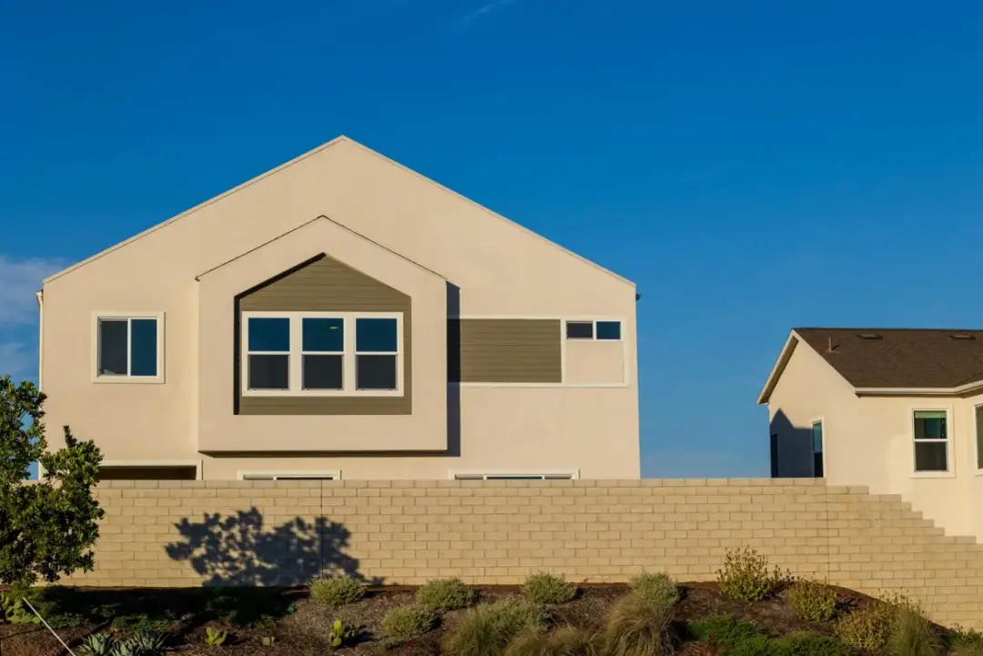 Jak odnowić elewację budynku - kluczowe etapy i najlepsze porady