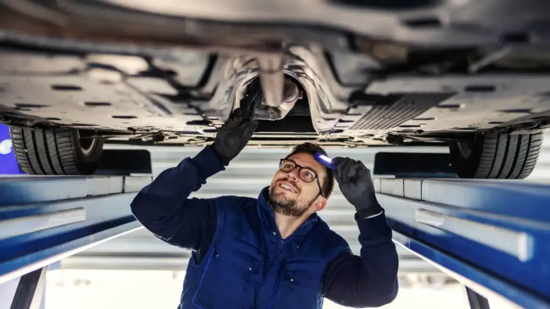 Jak wyciszyć wydech przelotowy i uniknąć hałasu podczas jazdy