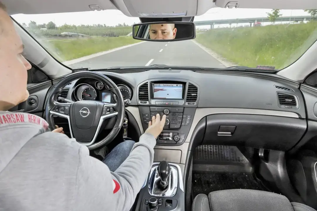 Jak zaktualizować mapy w oplu insigni i uniknąć zbędnych kosztów