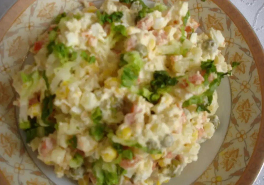 Sałatka jarzynowa skąd pochodzi - zaskakująca historia tej potrawy