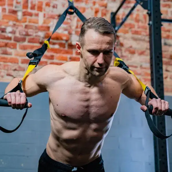 Ile powtórzeń na redukcję tkanki tłuszczowej? Optymalne wskazówki i błędy