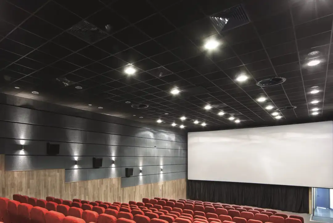 Sufit systemowy Armstrong: cechy, zalety i zastosowanie