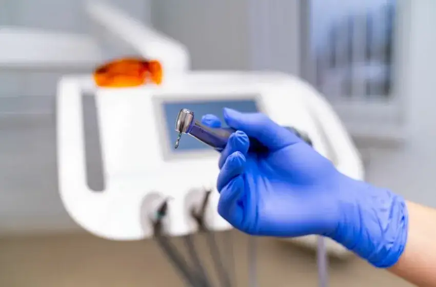 Gdzie przyjmuje dentysta w niedziele? Znajdź pomocną klinikę blisko siebie