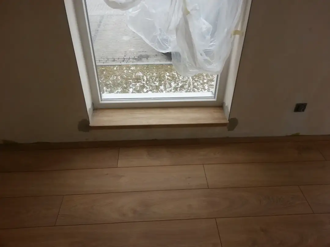 Jak zrobić parapet z paneli podłogowych: 9 prostych kroków