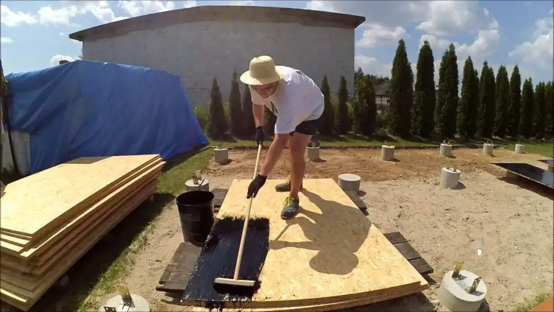 Jak skutecznie zabezpieczyć płyty OSB przed wilgocią i uniknąć zniszczeń