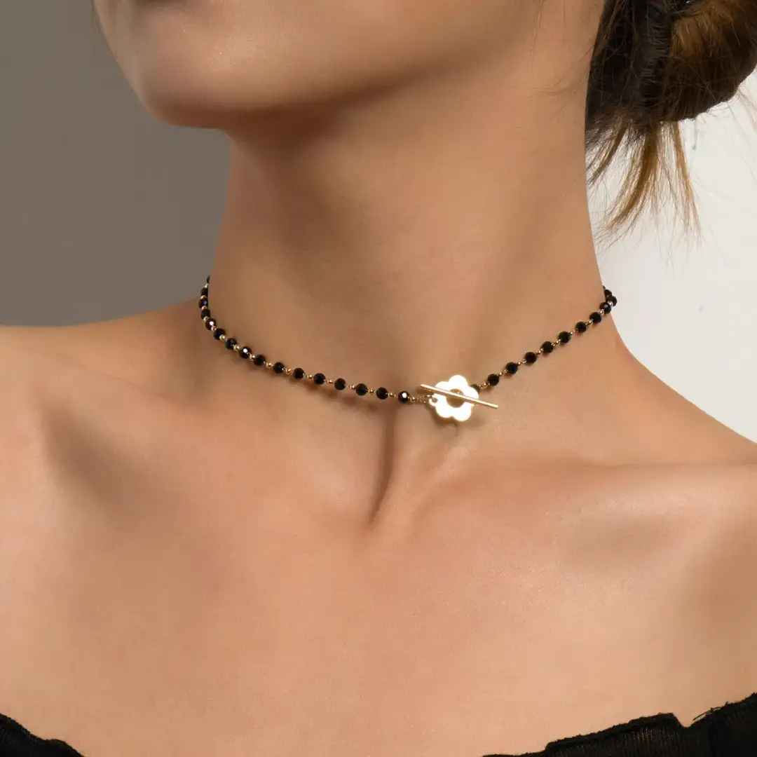 Co oznacza naszyjnik choker? Znaczenie i historia popularnej biżuterii