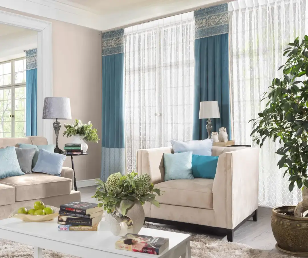 Jakie firany wybrać do dużych okien, aby uniknąć błędów w aranżacji