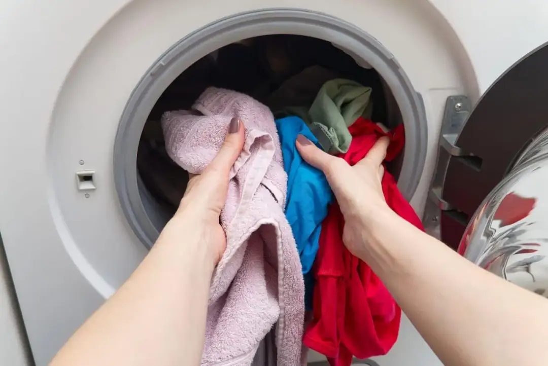 Błąd F05 w pralce Whirlpool: Szybka naprawa bez kosztownej wizyty serwisanta