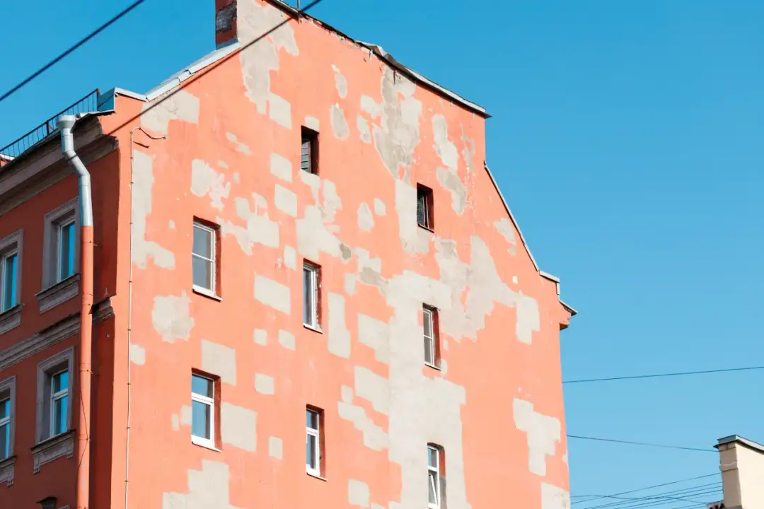 Ile kosztuje elewacja domu 150m2? Poznaj ukryte wydatki i opcje