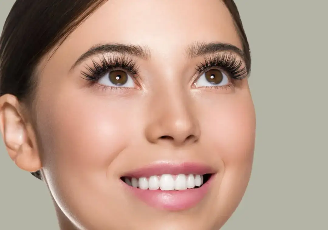 Jak długo trzymają się kępki rzęs? Sprawdź, co wpływa na ich trwałość